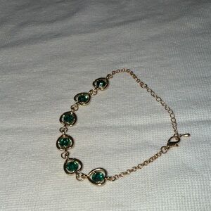 Elegant Gold Tone and Green Heart Bracelet